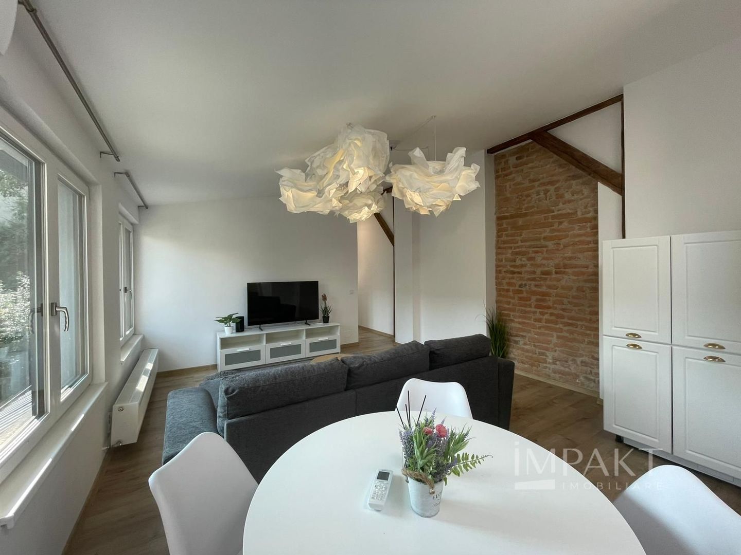 Apartament cu 3 camere de inchiriat in zona ultracentrala - Poză 2