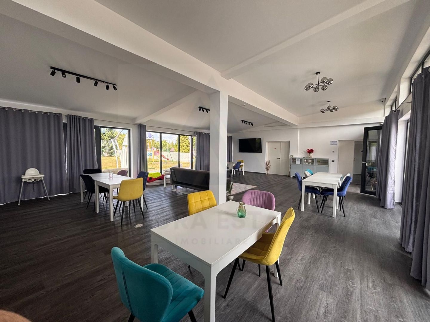 Pensiune PREMIUM 10 camere și Casă Individuală Valea Avrigului 4.600mp - Poză 7