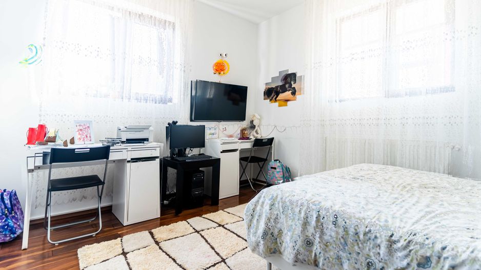 Casă / Vilă cu 6 camere de vânzare în Balotesti - Poză 22