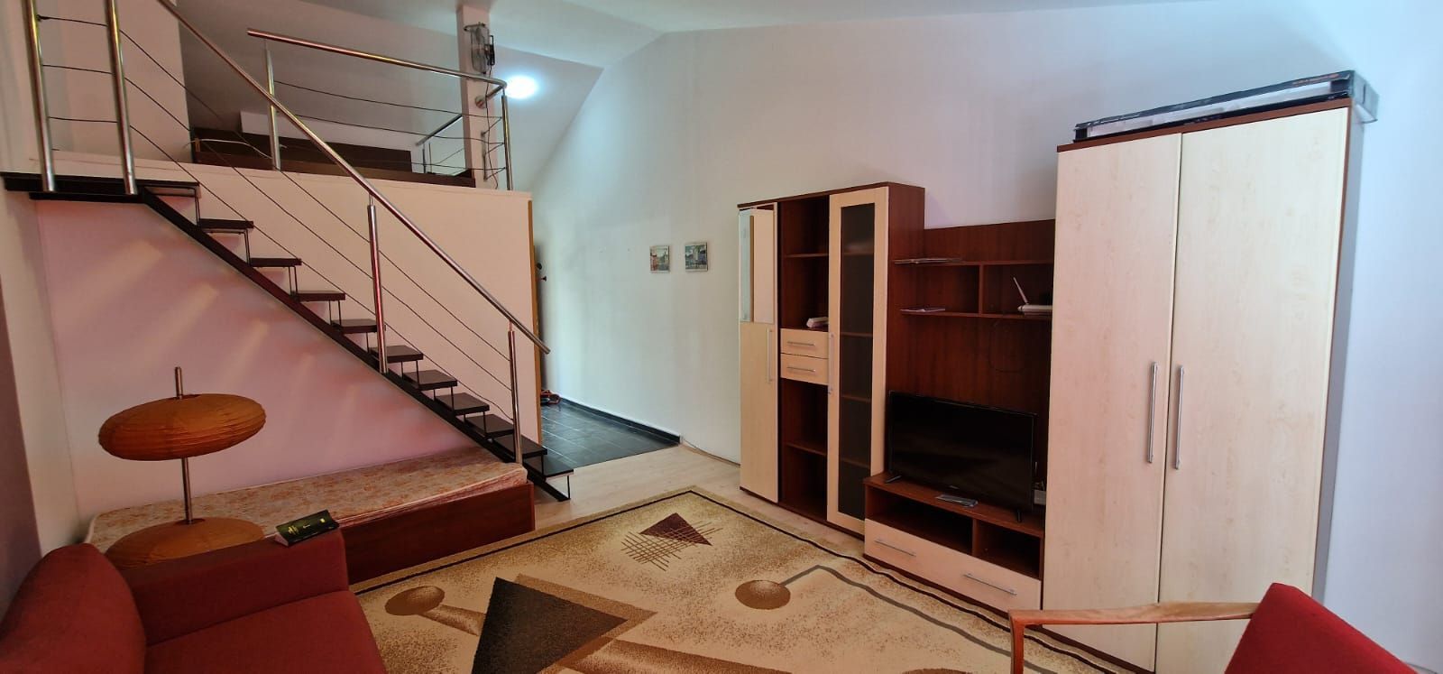 Apartament renovat cu o camera pe 2 nivele | Curte | Parcare | Grigorescu - Poză 4