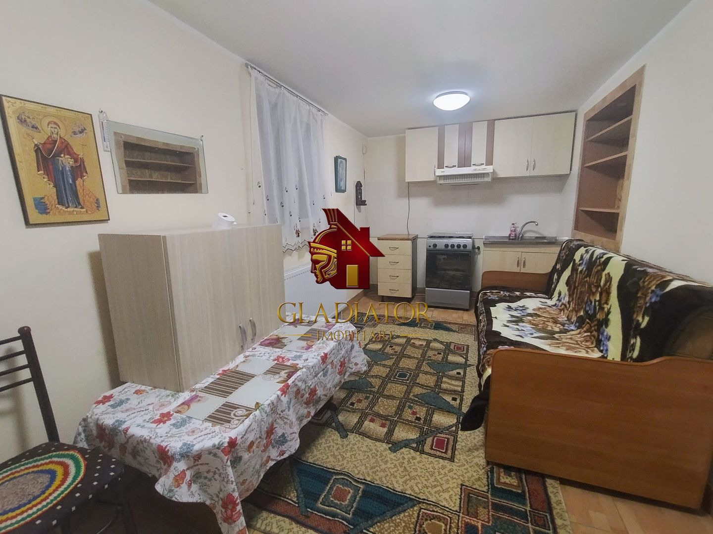 Casa cu teren 491 mp la pret de apartament cu 1 camera in Nicolina - Poză 2
