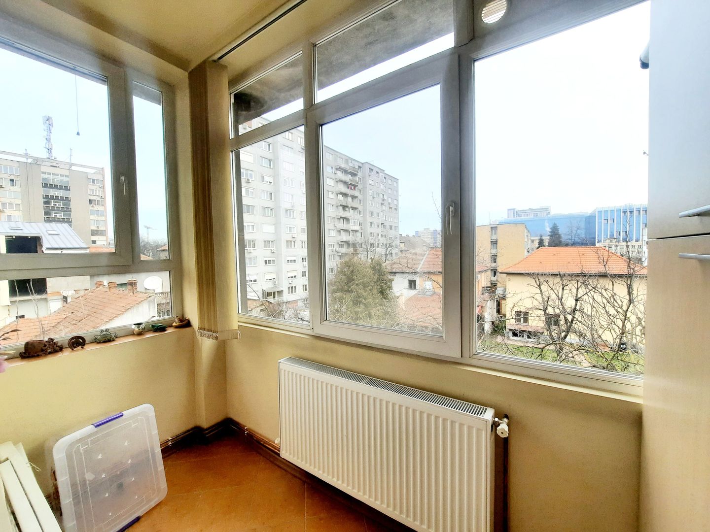 Apartament frumos si renovat cu garaj - zona Medicina - Poză 9