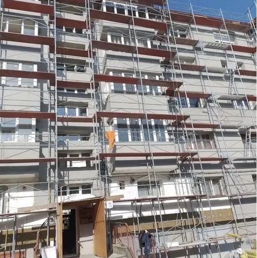 BRASADAS vinde ap 3 cam etaj 4/4 in Carpati 2. - Poză 1