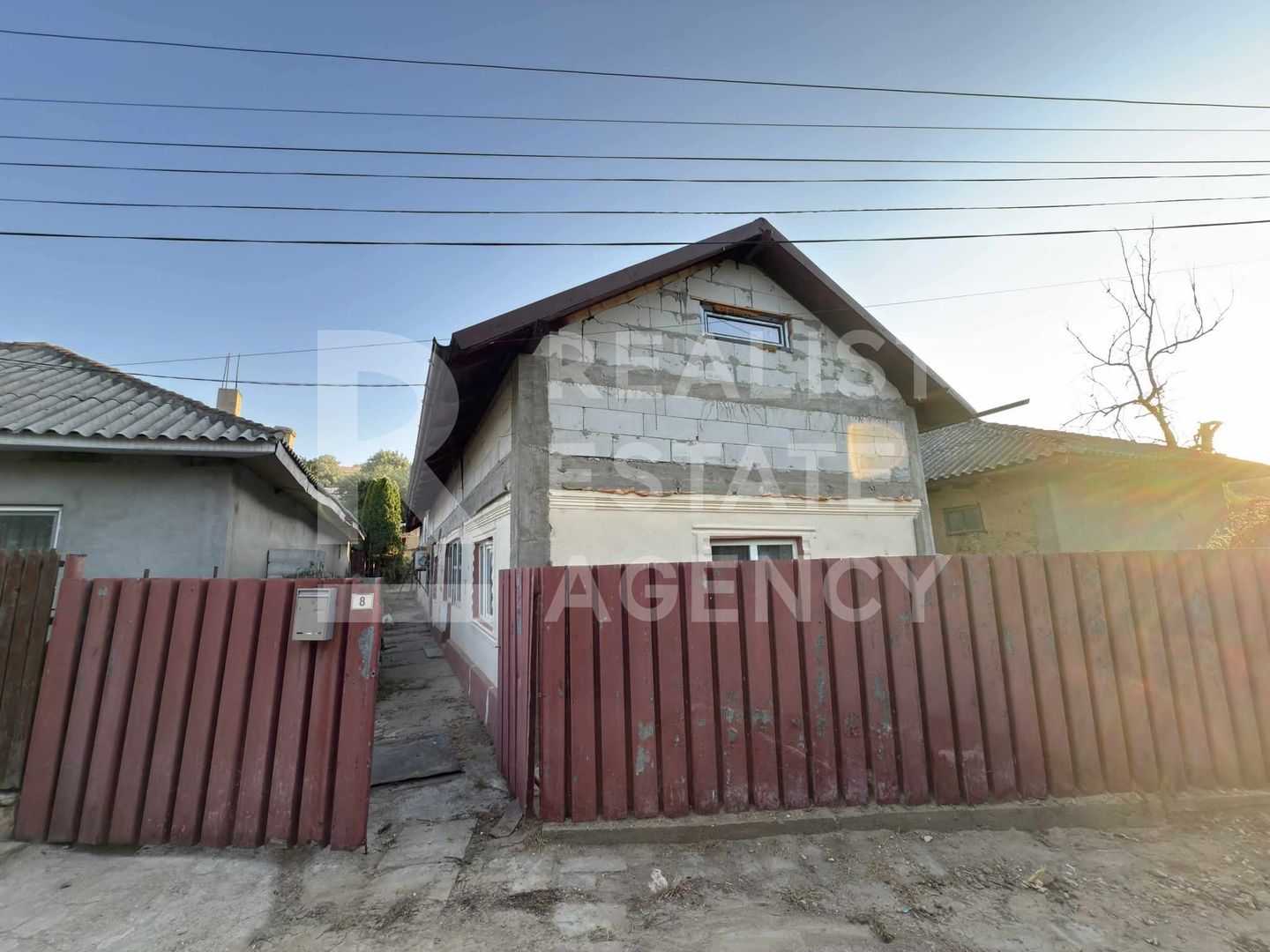 Casă de vânzare în Ostrov – 3 camere + 600 mp teren - Poză 1