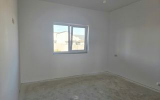 Casa individuala pe parter, 3 camere, 2 bai- Mosnita Noua, 640mp teren - Poză 8