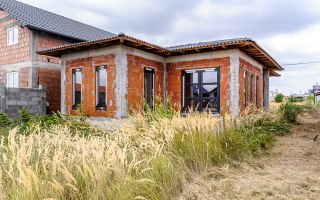 Casă nefinisata la sol in Fântânele, cartier nou Comsion 0 - Poză 1