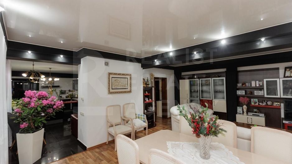 Vânzare, penthouse cu suprafața de 227 mp, str. Romană, Ungheni - Poză 3
