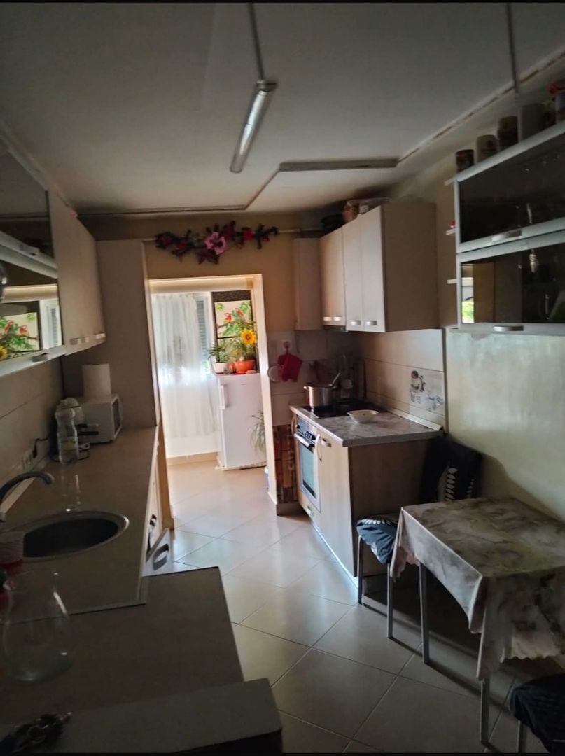 Vând apartament 3 camere - Poză 5