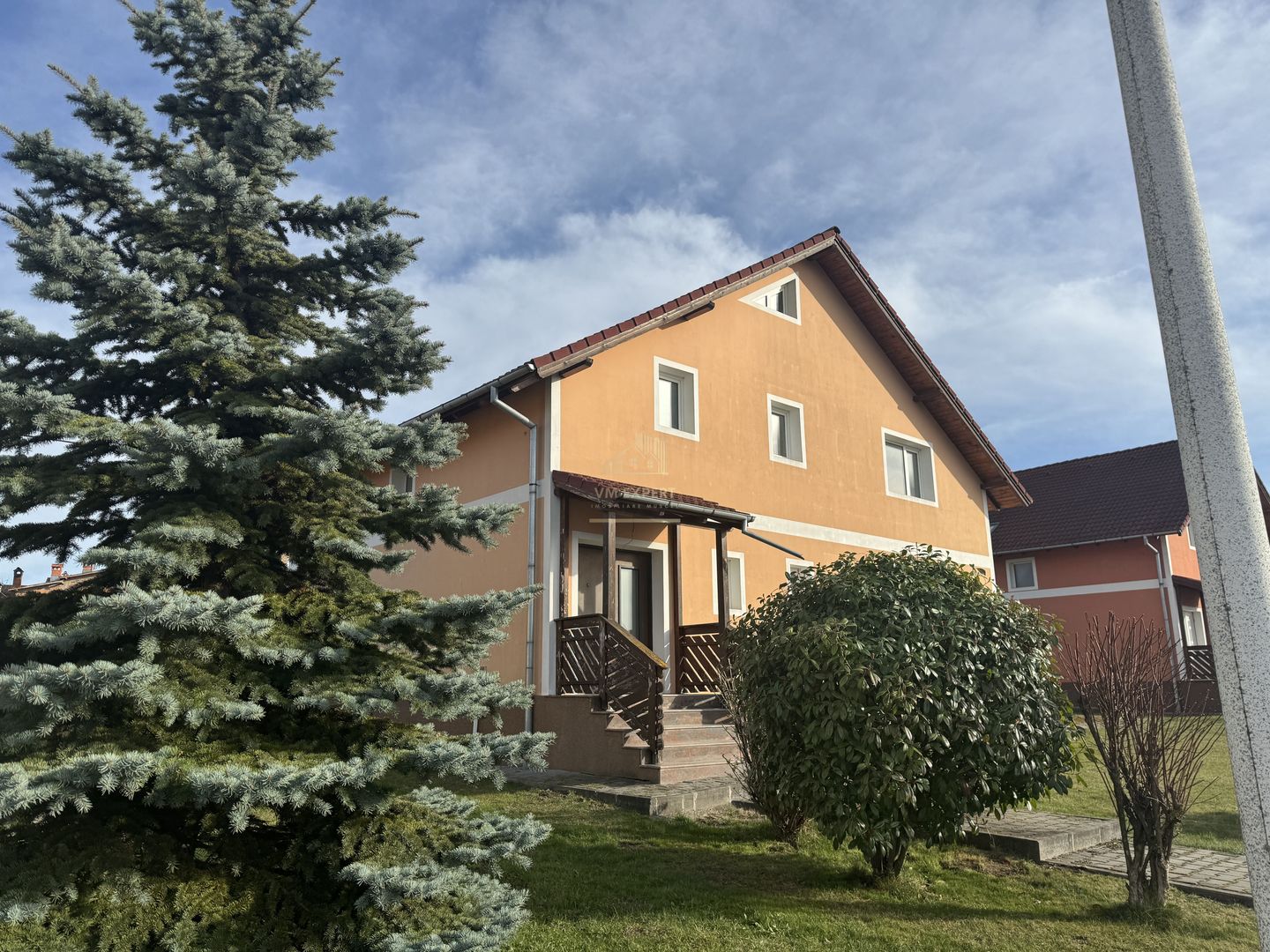 VILA 5 CAMERE,TEREN 560 MP, CAMPULUNG, ARGES - Poză 1