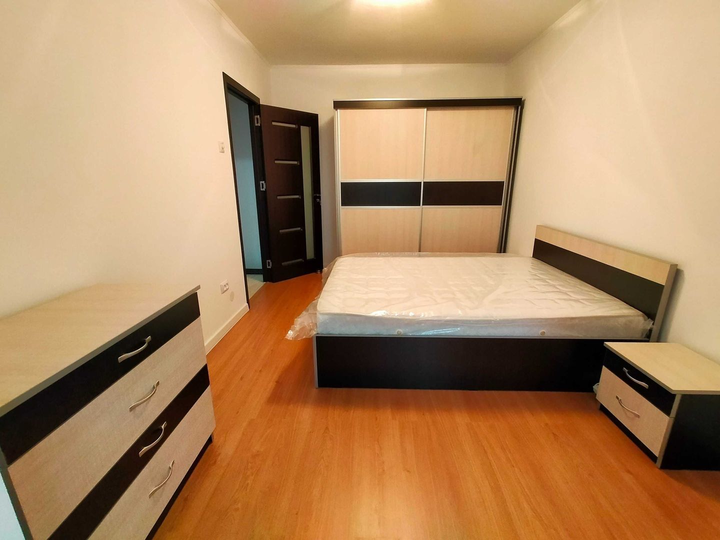 Închiriere Apartament cu 2 camere renovat complet, Smart TV ✨ - Poză 3