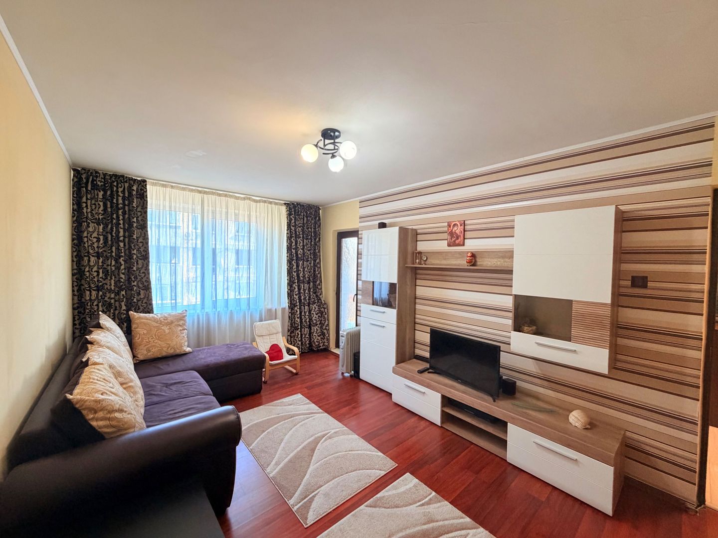 | Apartament 3 camere de închiriat | Loc de Parcare – Str. Vicina 4 | - Poză 3