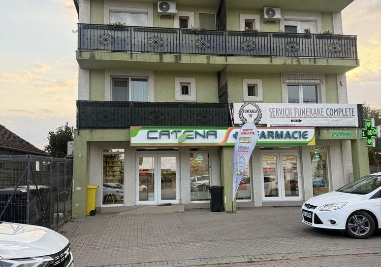 Apartament giroc central loc de parcare - Poză 1