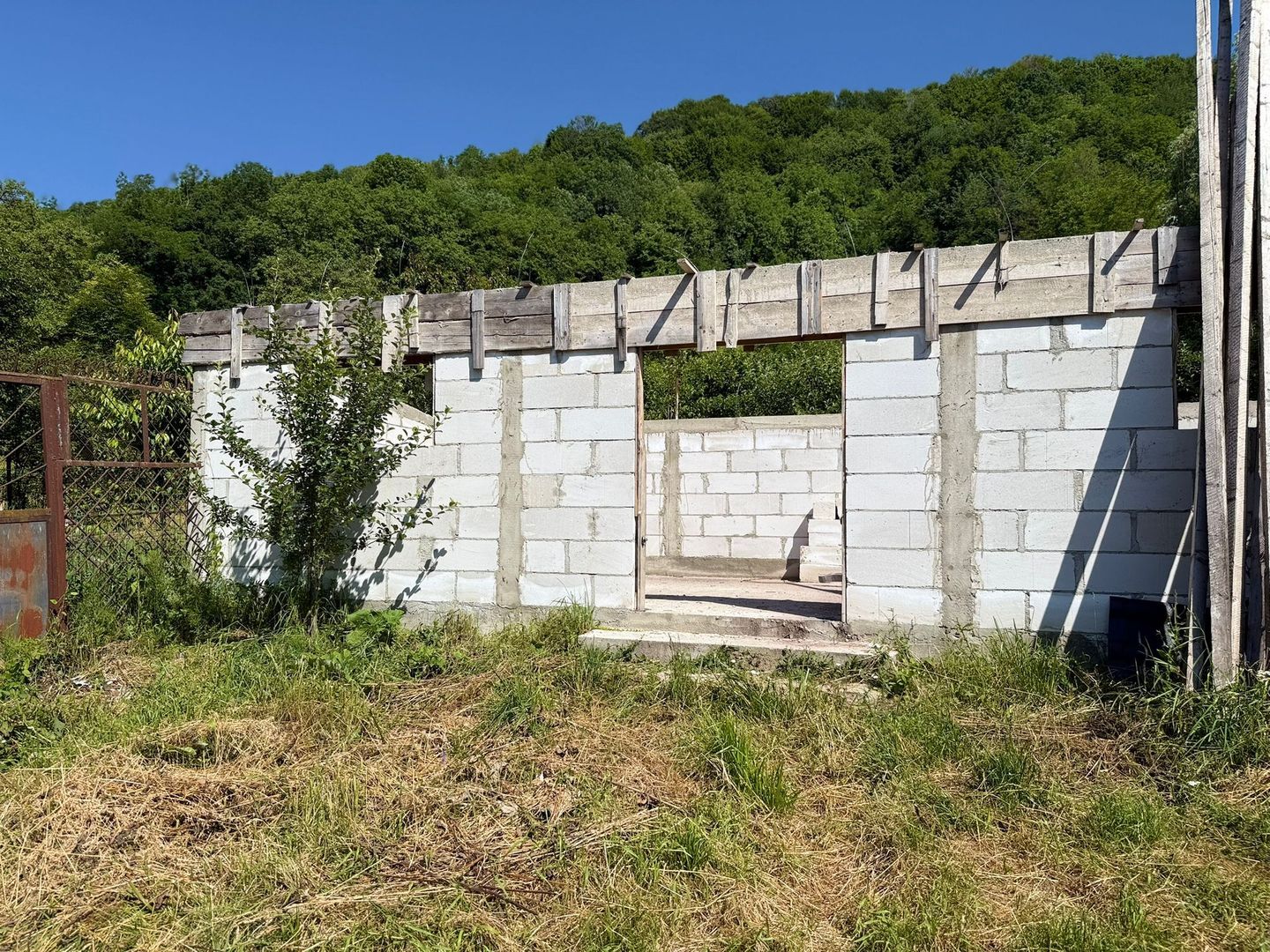 Vanzare casa cu 4 camere+anexe într-o zonă de poveste – Bezdead - Poză 14