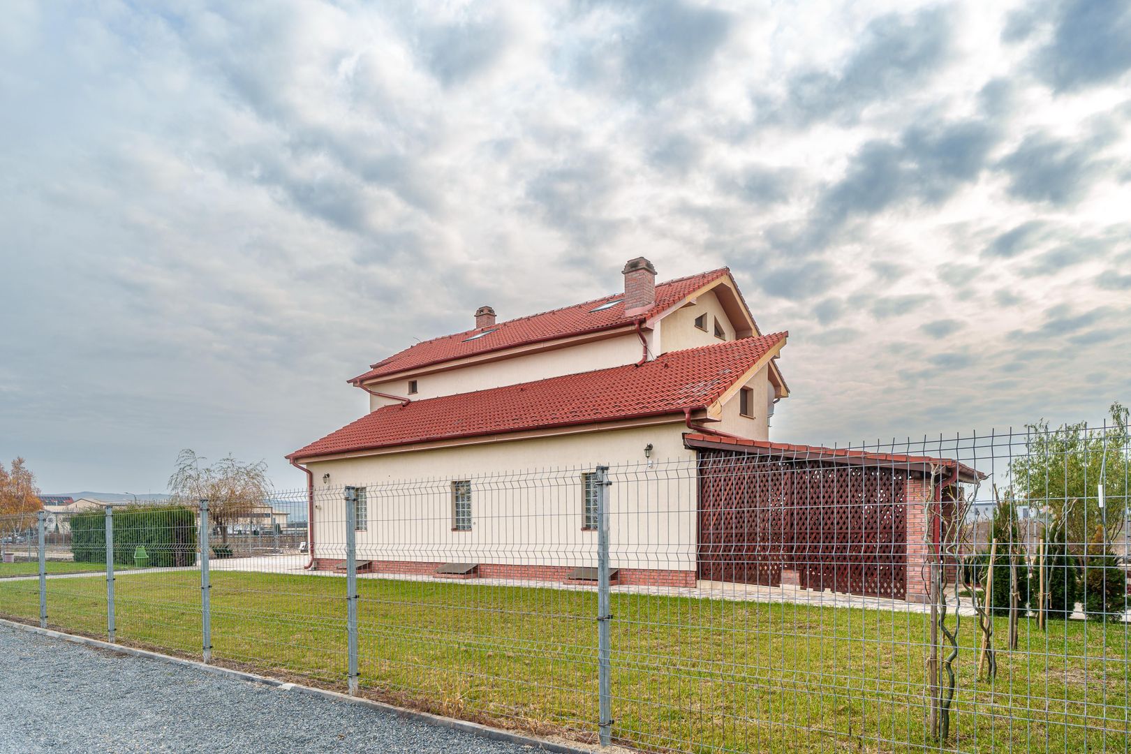 Proprietate Spațioasă Jucu de Mijloc - Ideală ca Locuință sau Afaceri - Poză 6
