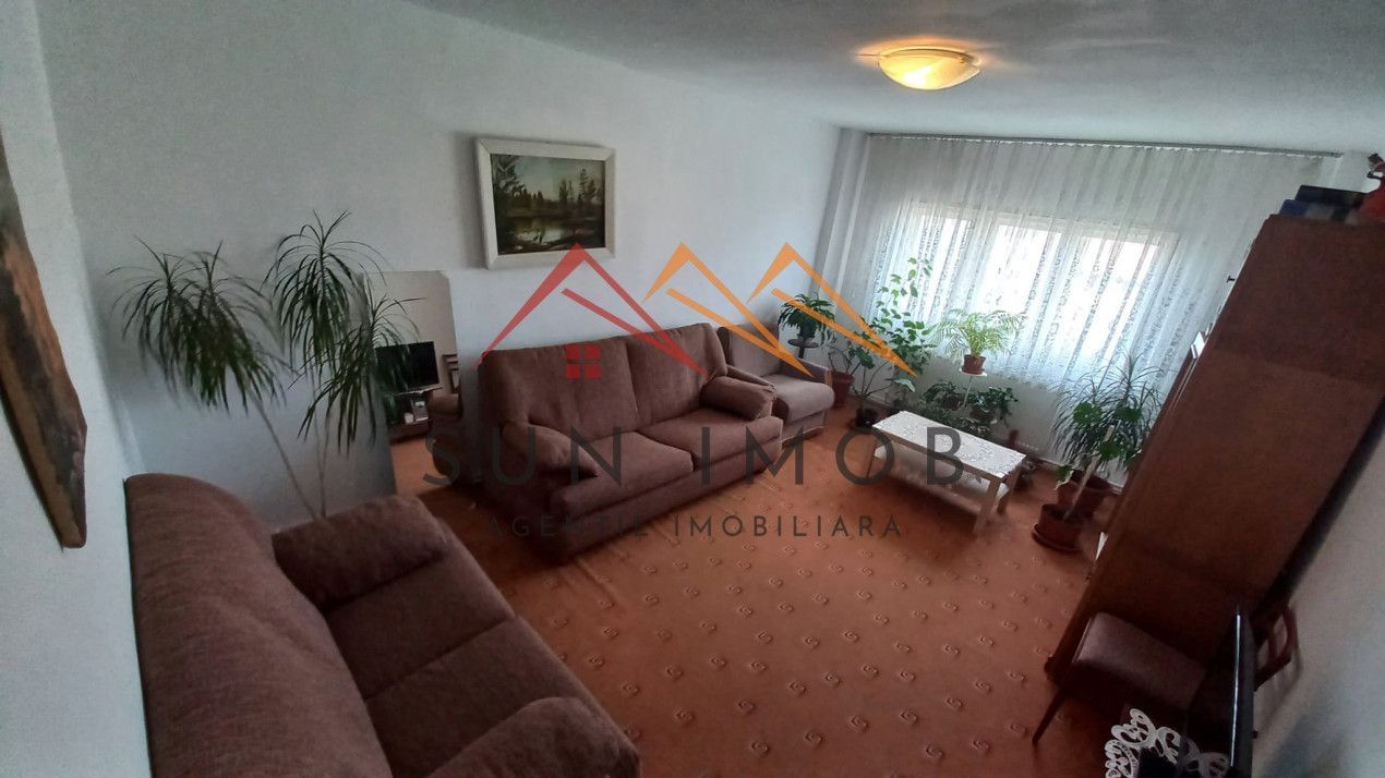 Apartament 3 camere, decomandat, ultracentral, spatios, CT, Campina - Poză 2