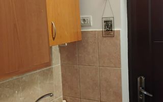 Închiriez garsoniera zona piața Niculina - Poză 4