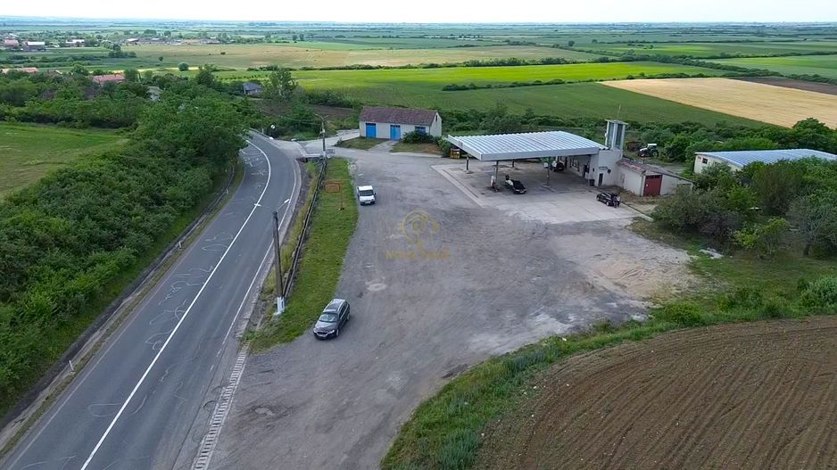 Stație Carburanți De Vânzare| 18.000 mp teren | Hale | Front la E81 - Poză 2