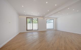 Vilă noua - spațioasă - terasa superbă - loc de parcare - cea mai frumoasa strada - Poză 3