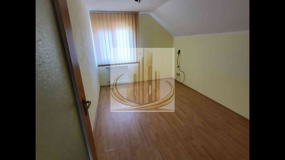 Casă spațioasă, versatilă – ideală pentru firmă sau locuință - Poză 2