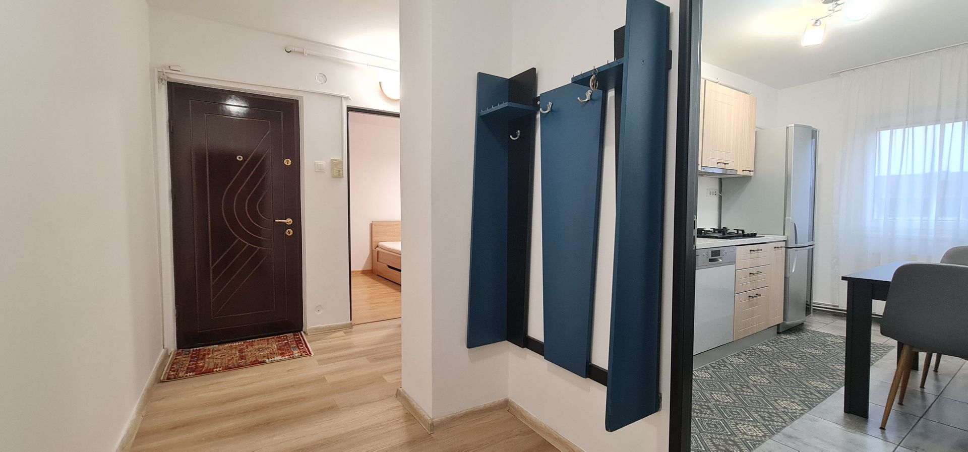 Apartament decomandat 2 camere cartier Tractorul mobilat utilat - Poză 4