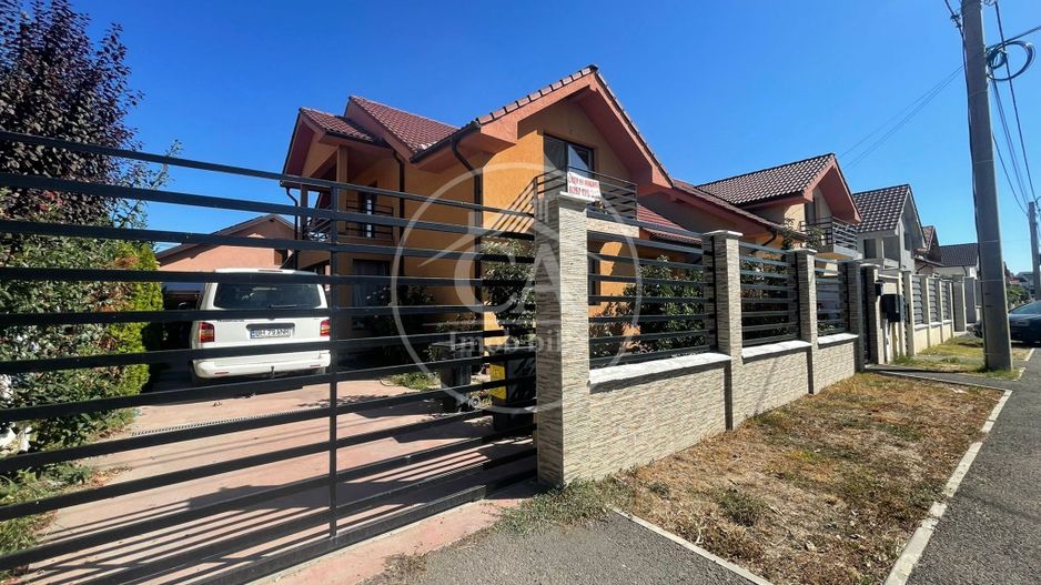 Casă de vânzare cu 4 camere în Cartierul Tineretului, Oradea - Poză 2