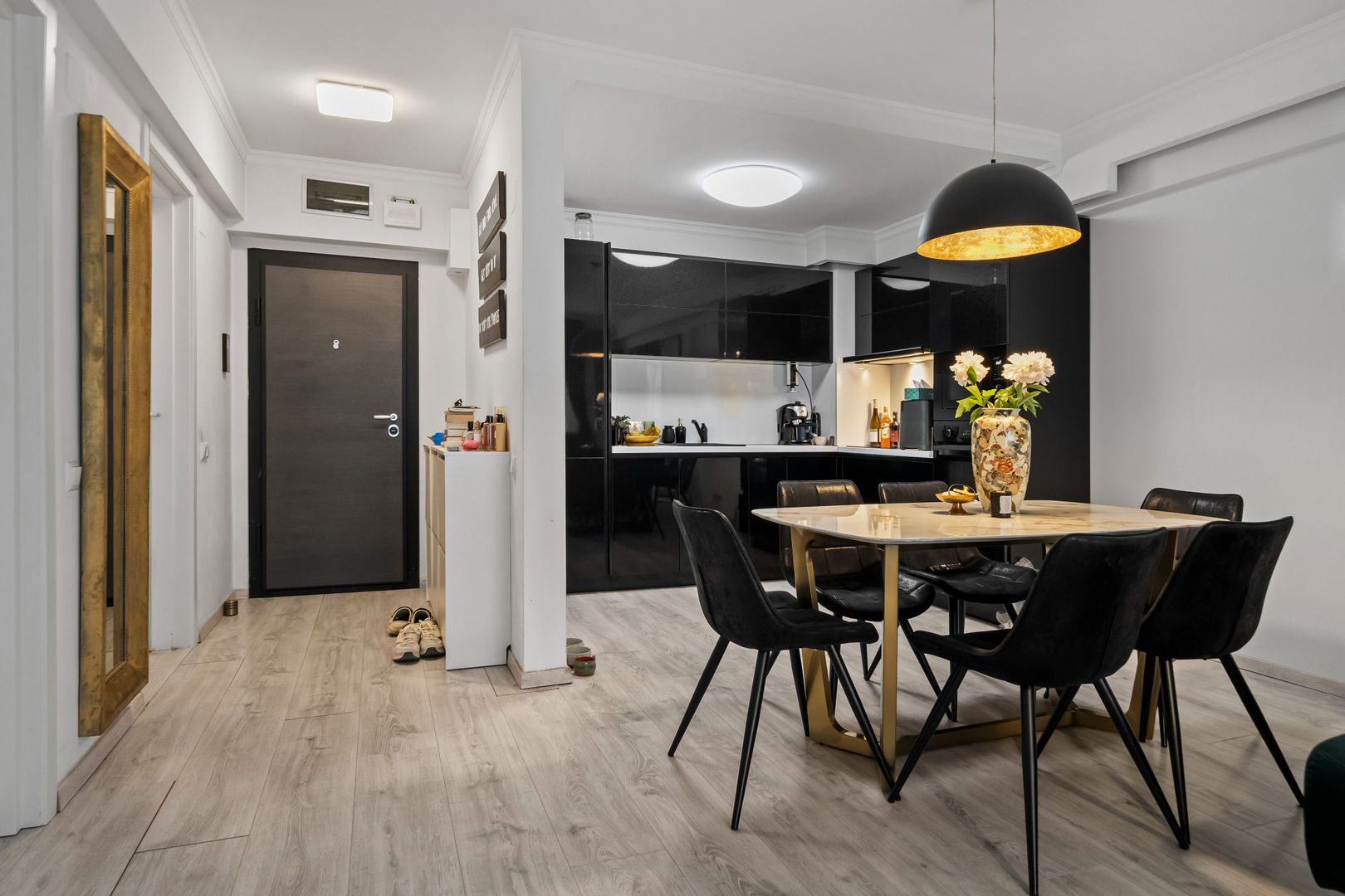 APARTAMENT 2 CAMERE CU LOC DE PARCARE INCLUS - Poză 5