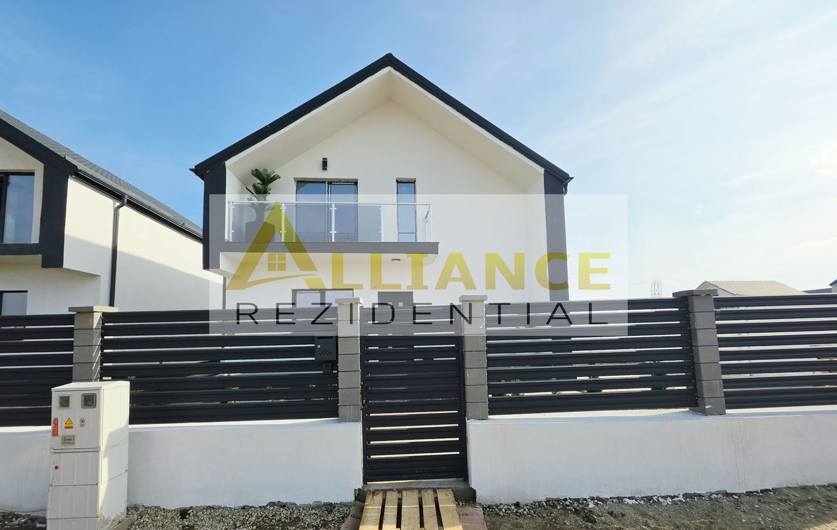 Vila 4 Camere | Curte amenajata - Poză 2