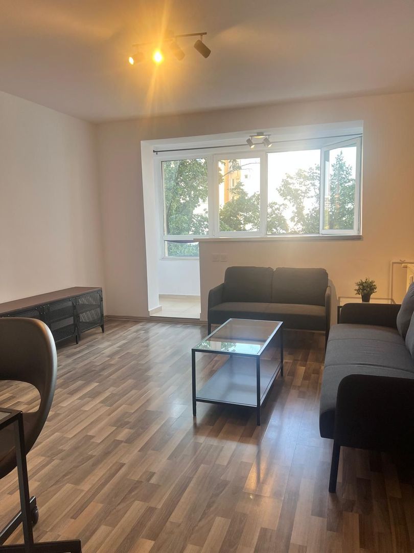 De închiriat 2 camere | AC | balcon | Drumul Taberei | Pet Friendly - Poză 1