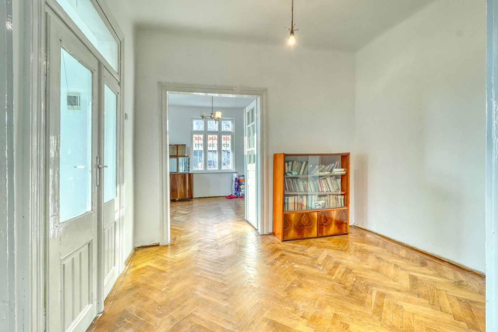 Centru- Casă boierească individuală- 5 camere si  451 mp teren - Poză 19