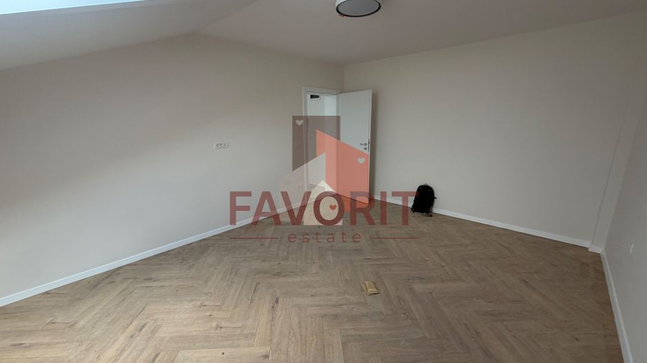 NOU. Disponibil imediat. Decomandat. Zona Soarelui - Poză 1