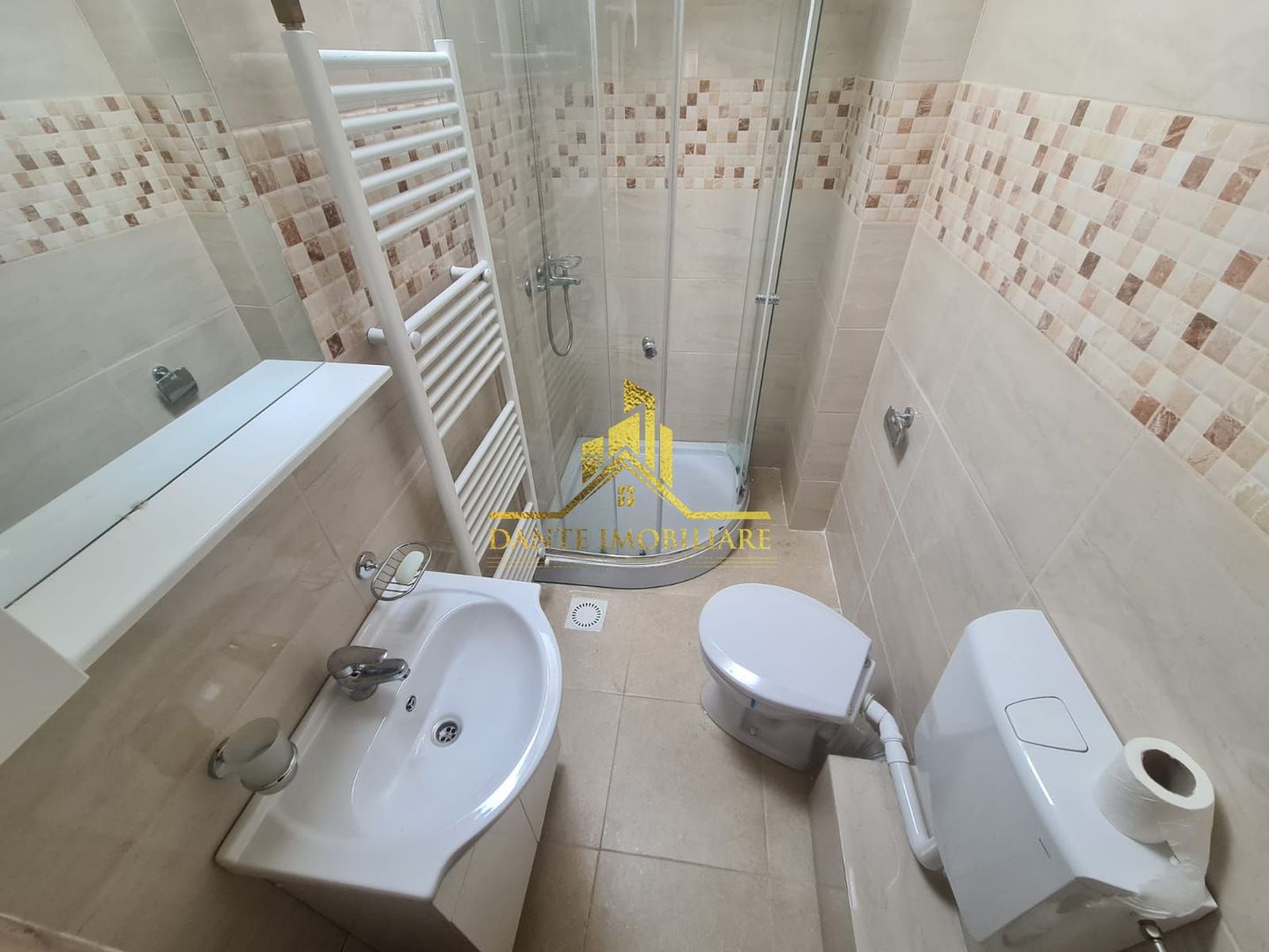 Casa individuala, mobilat modern, zona Grigorescu, curte, parcare - Poză 7