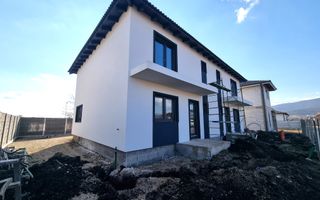 De vanzare 1/2 duplex, 4 camere, 224mp teren, Orizont - Poză 1