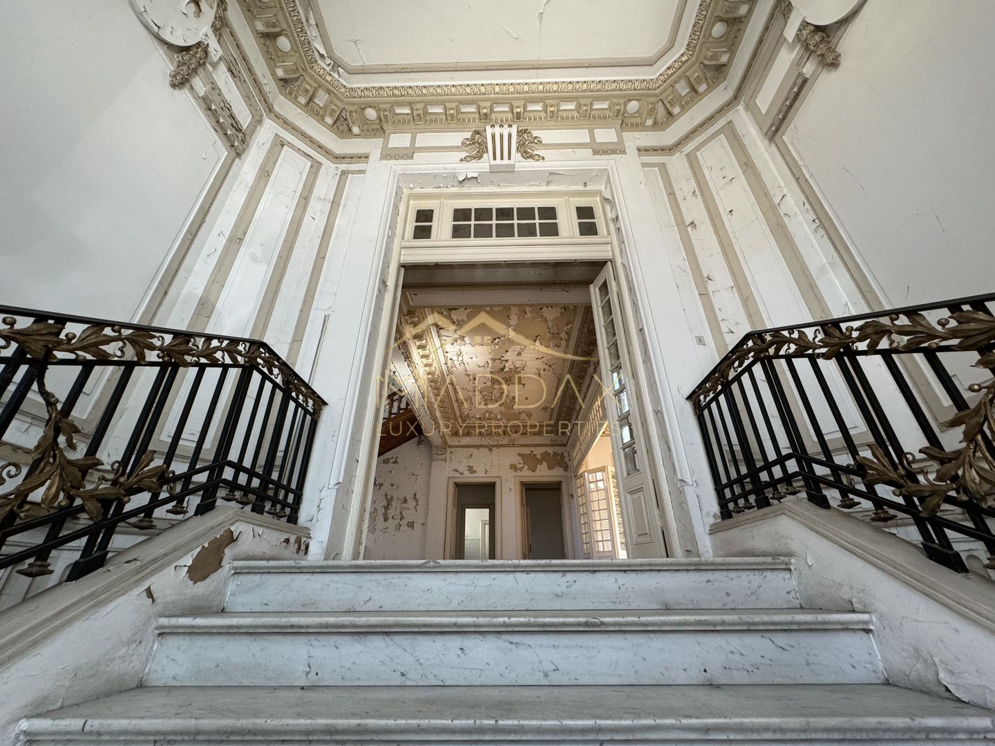 Vila unicat-Piata Romana - Poză 1