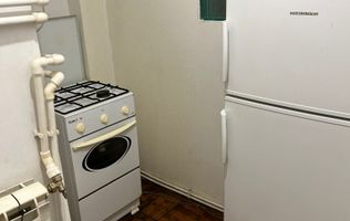 Garsoniera de inchiriat in zona Universitate, ultracentral, cu centrala proprie