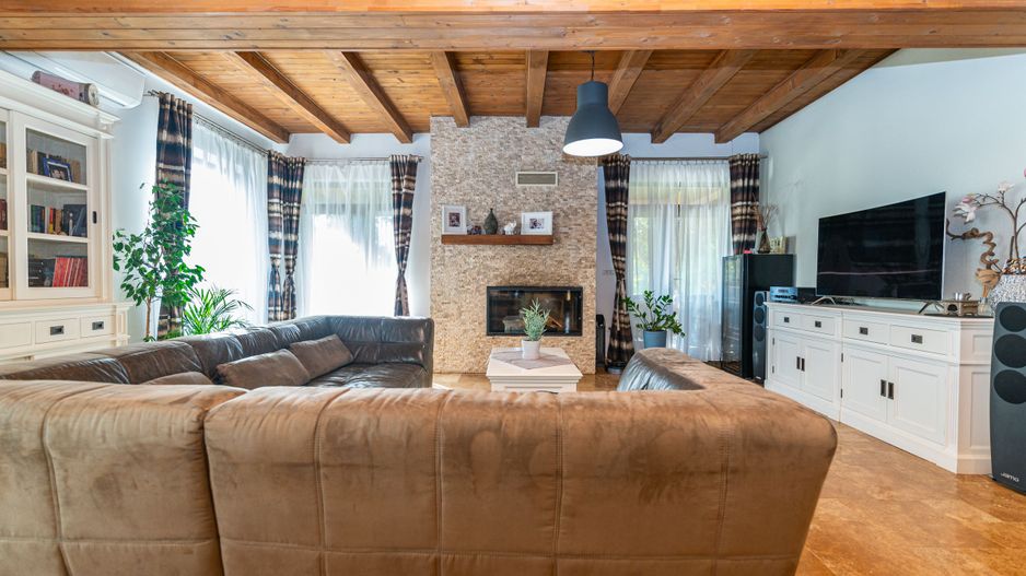 Vila premium cu teren generos! Confort și eficienta in Sanleani - Poză 8