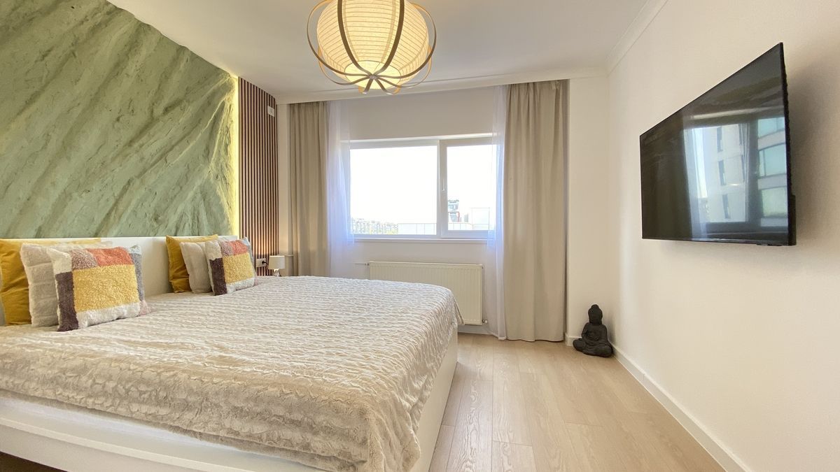 Apartament 2 camere lux 13, renovat nou, bloc 1992 zona Marriott - Poză 1