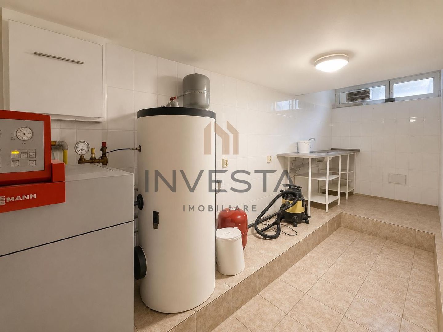 Casa de 360 mp cu sauna si garaj dublu de inchiriat in zona Buna Ziua - Poză 26