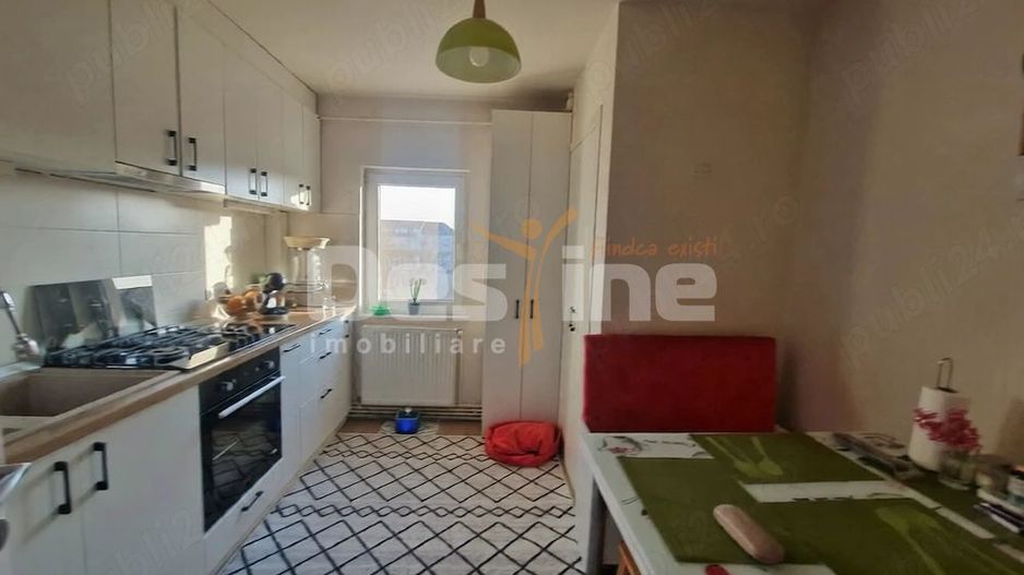 Apartament 3 camere de vanzare - Poză 4