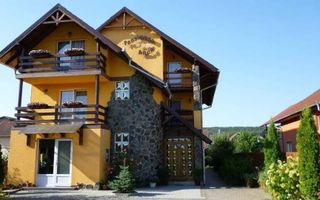 Pensiune P-E-M 9 camere,9 bai,1 bucatarie,teren 900 mp - Poză 1