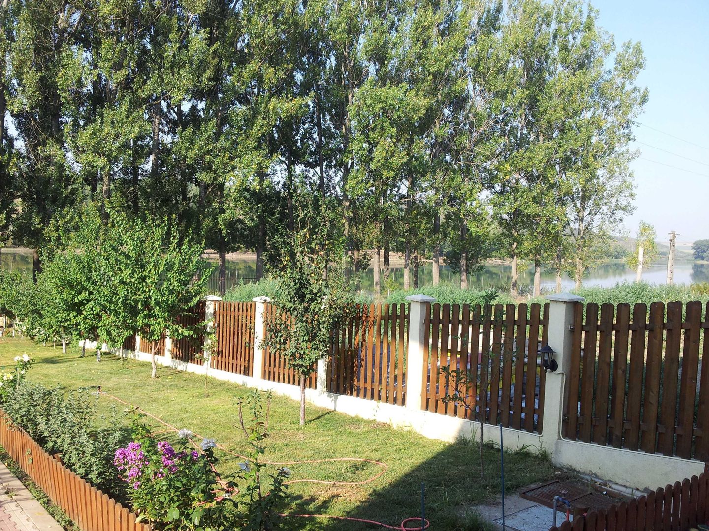 Vand/Inchiriez Casa 460mp+teren 1090mp Lac Ezareni - 1250euro/mp - Poză 2