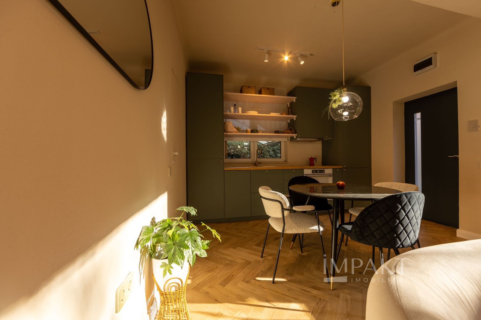 Apartament superb cu 2 camere de vanzare in zona ultracentrala! - Poză 3