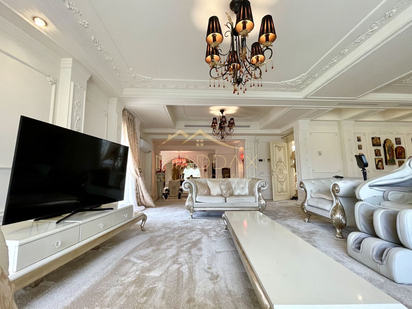 Impressive Villa *1500 SQM usable* 2613 SQM land / Open to the lake - Poză 29