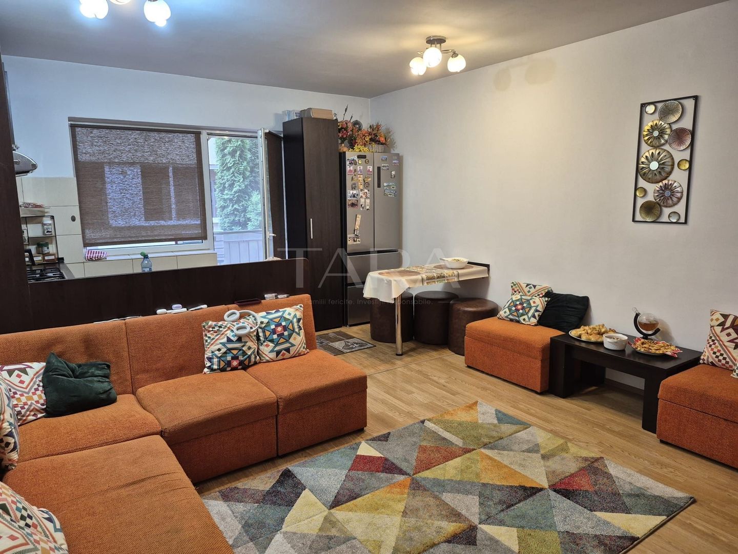 Apartament cu 3 camere, parcare inclusă, zona Eroilor. - Poză 1