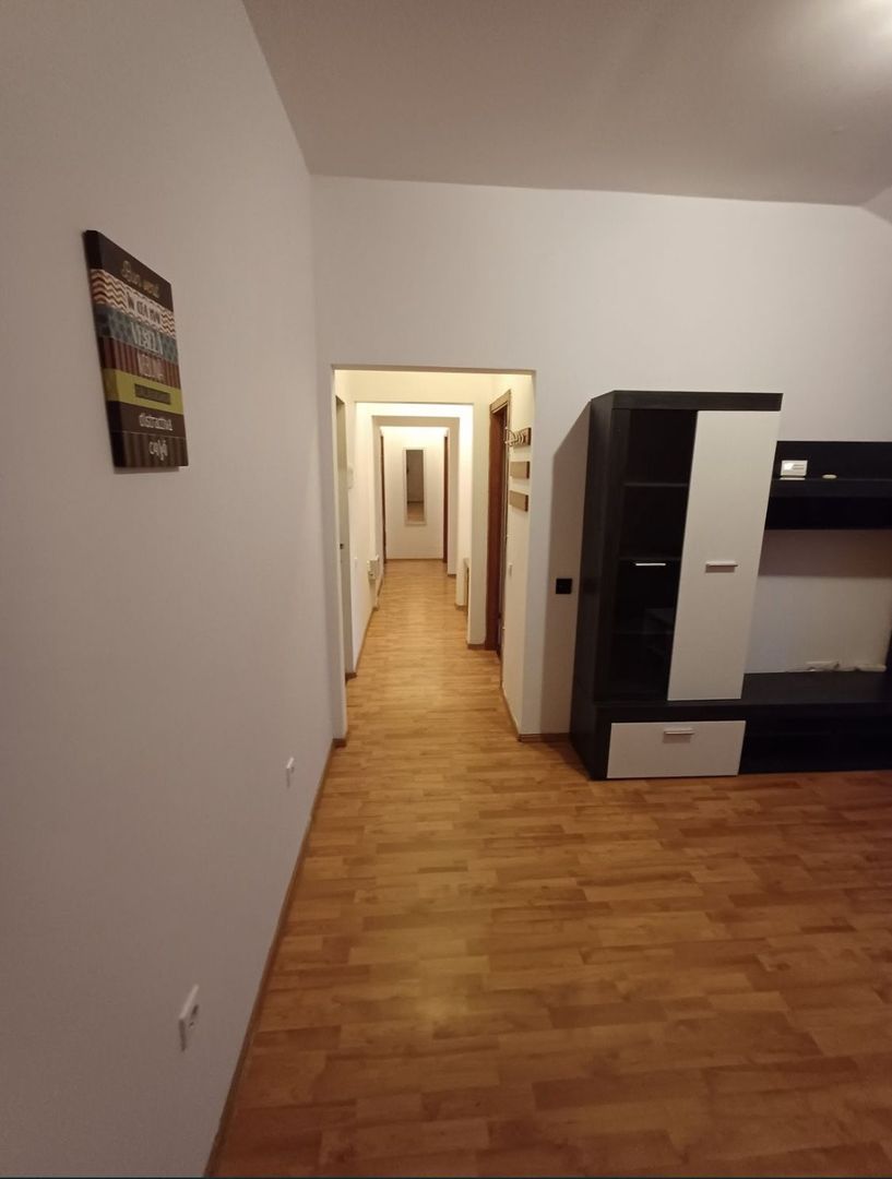 Vand apartament cu 3 camere in poarta 6 direct proprietar - Poză 2