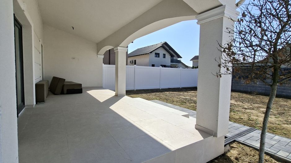 Duplex spatios cu garaj si pereti dublii - Poză 2