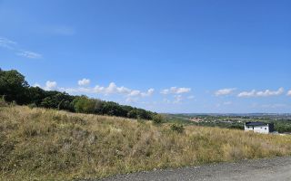 Teren în Pietrăria– 2.382 mp, lângă pădure, cu priveliște spre oraș - Poză 2