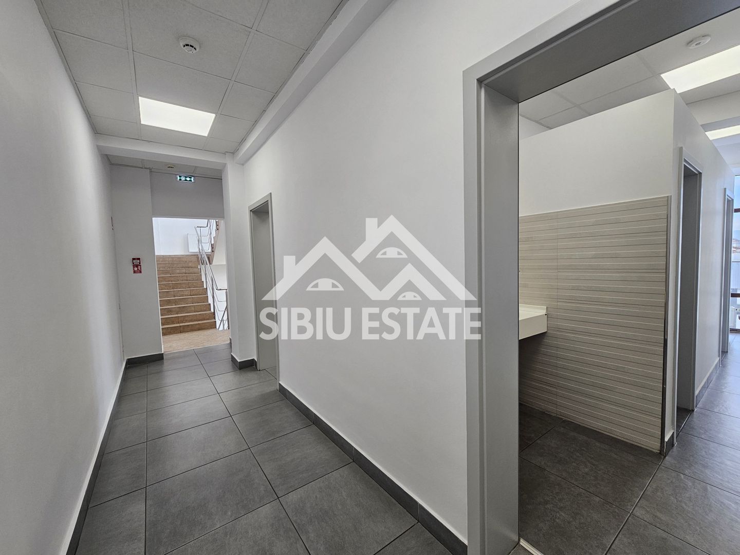 Spatiu de birouri de inchriat locatie centrala si vizibilitate buna - Poză 5