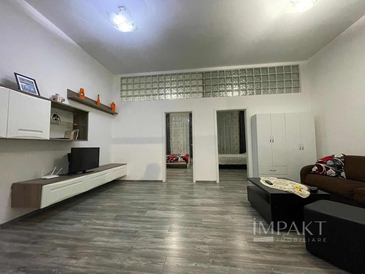 Apartament 3 camere, primitor, situat pe Bulevardul Eroilor!!! - Poză 1