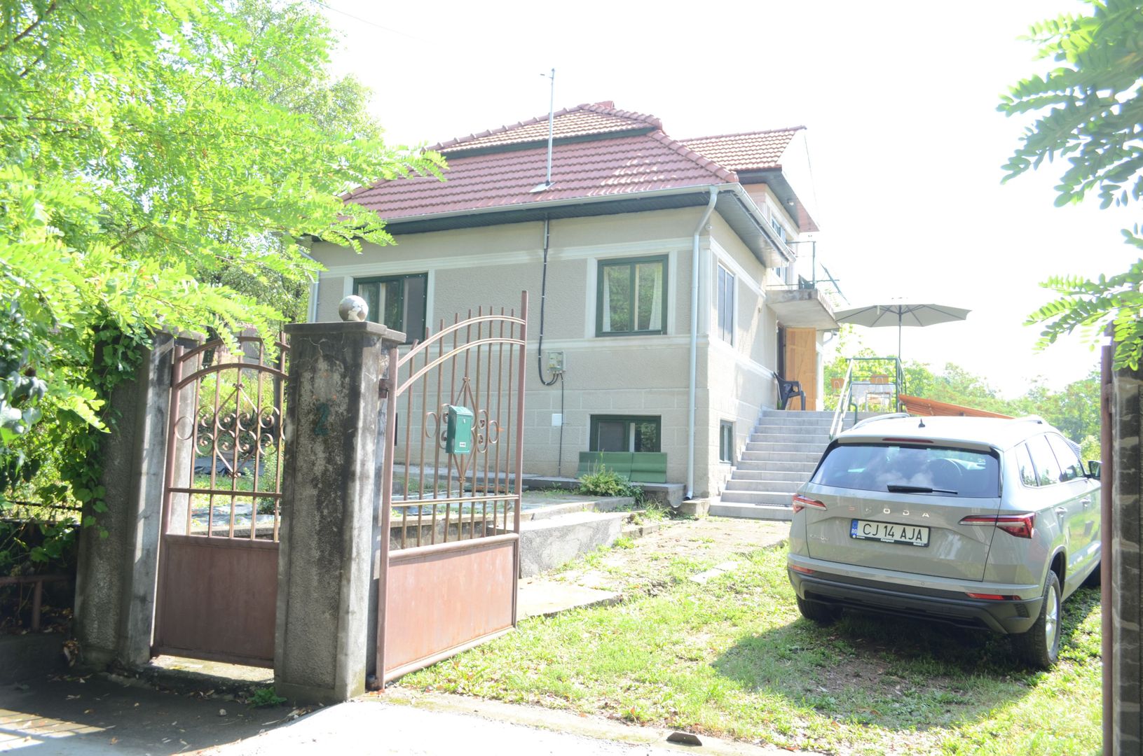 Casa renovata la tara complet mobilata si utilata - Poză 3