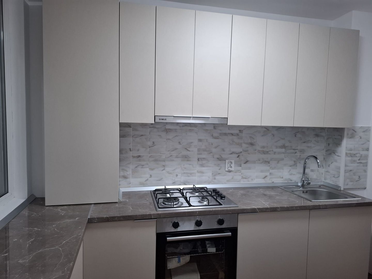 URGENT!, renovat complet, vedere spate, mobilat/utilat modern, liber - Poză 12